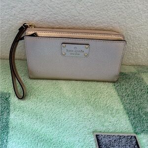 Kate Spade Beige/gold ,Wristlet Walle